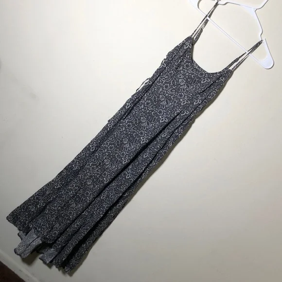 Hollister | Dresses | Hollister Grey Paisley Maxi Dress | Poshmark